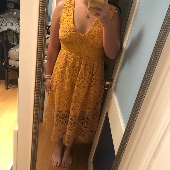 Yellow lace dress - Picture 3 of 3